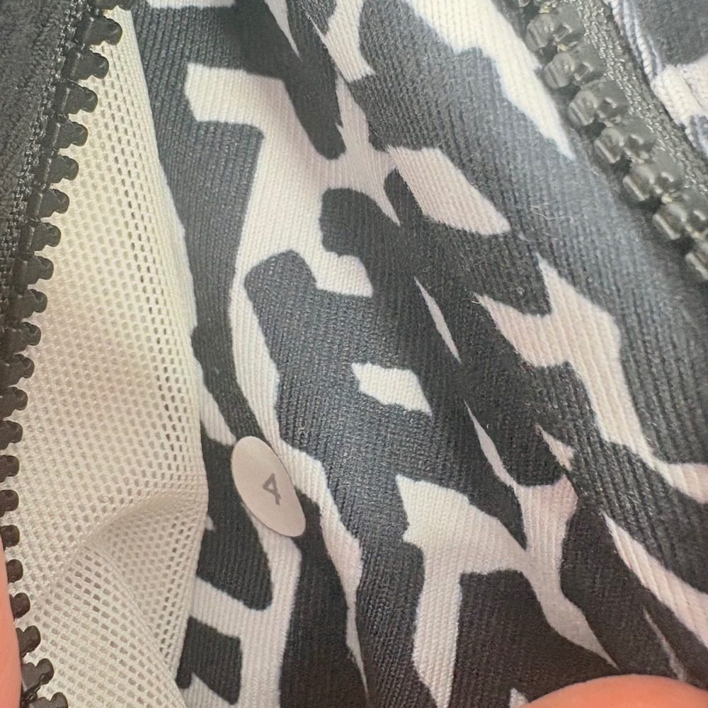 Lululemon Jacket Size 4 Black Pattern Define Full… - image 6